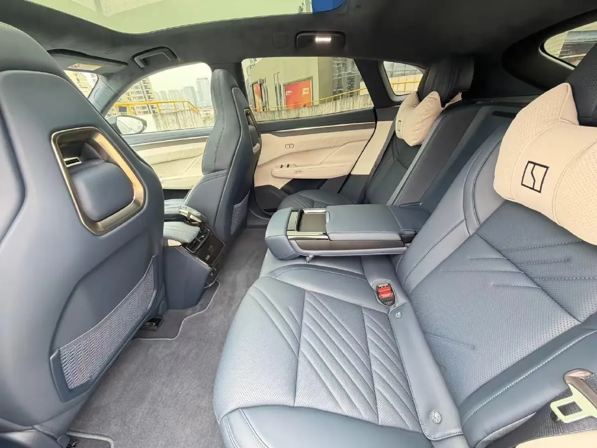 2025 Zeekr 001 BEV 100KWH,autocango,china used car exporter,china ev exporter,chinese used car exporter,chinese used ev exporter