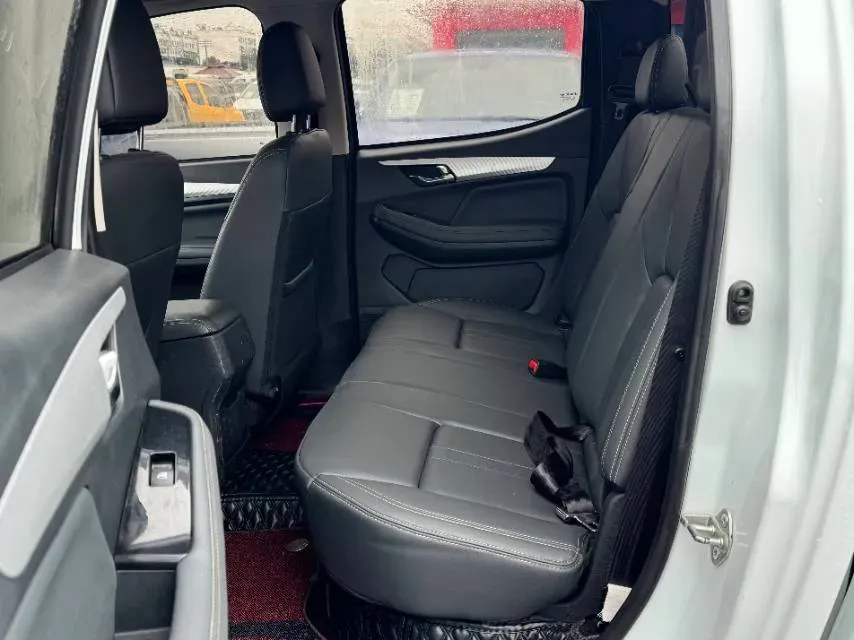 2023 Isuzu RE-MAX Jim 2.5T 143HP L4 6MT,autocango,china used car exporter,china ev exporter,chinese used car exporter,chinese used ev exporter