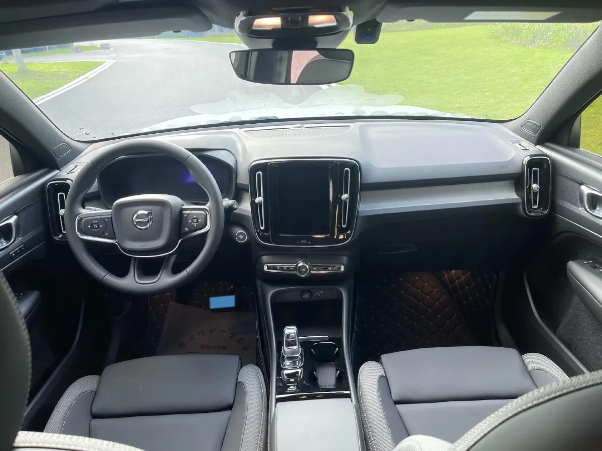 2023 Volvo XC40 2.0T 163HP L4 7DCT,autocango,china used car exporter,china ev exporter,chinese used car exporter,chinese used ev exporter