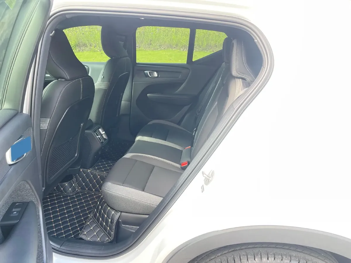 2023 Volvo XC40 2.0T 163HP L4 7DCT,autocango,china used car exporter,china ev exporter,chinese used car exporter,chinese used ev exporter