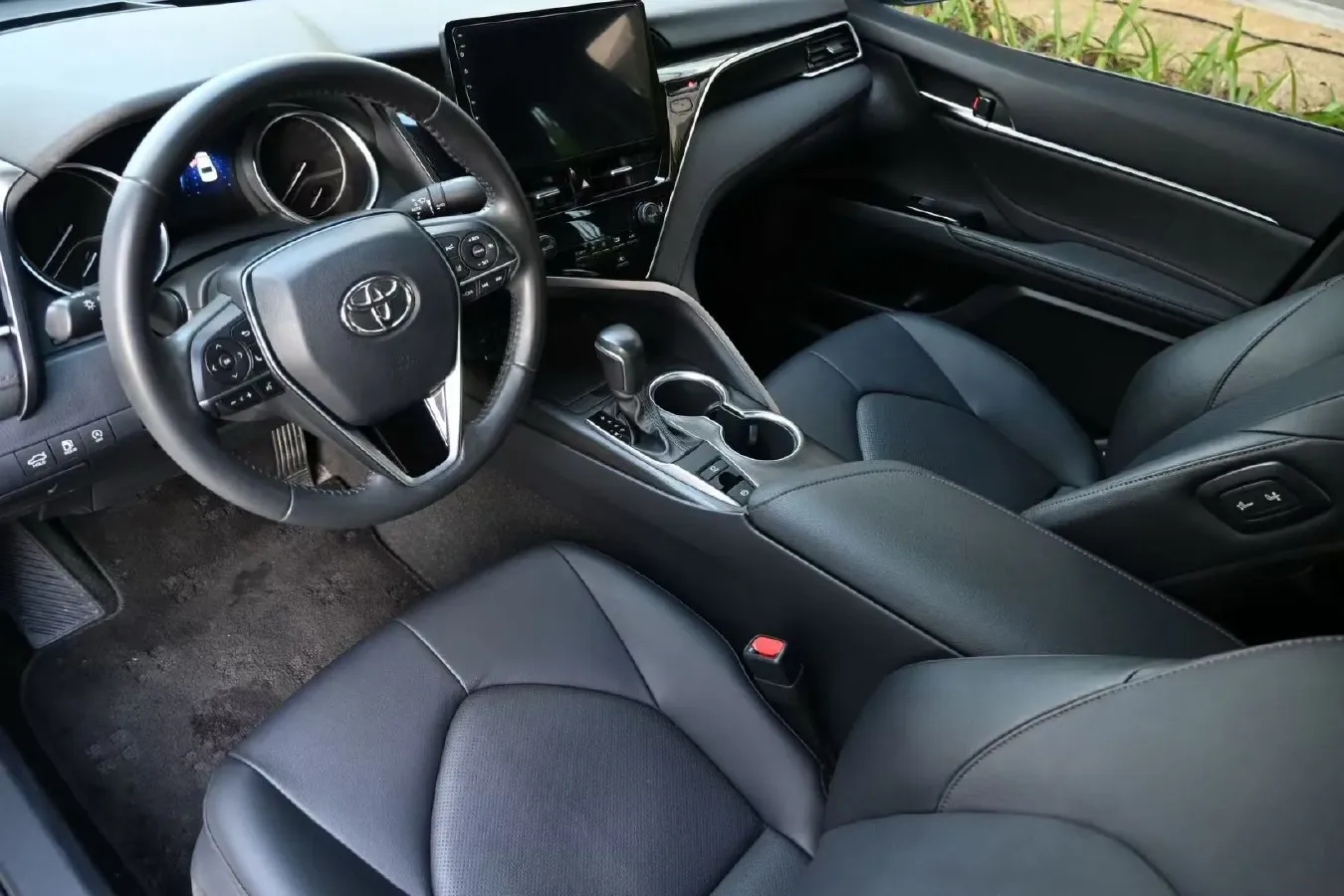 2021 Toyota Camry 2.5L 209HP L4 8AT,autocango,china used car exporter,china ev exporter,chinese used car exporter,chinese used ev exporter