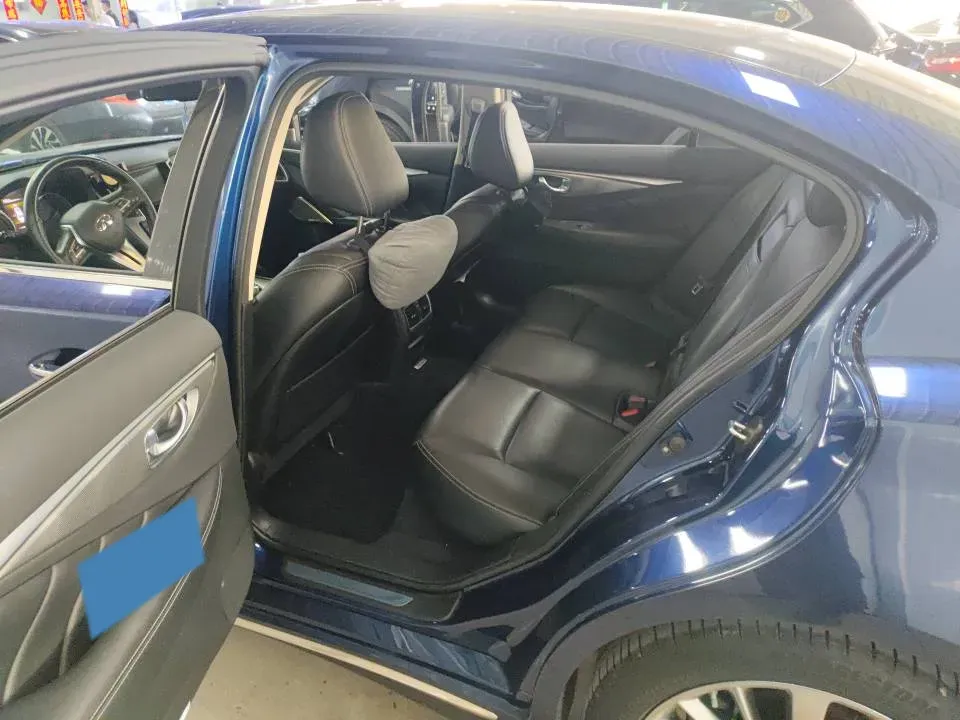 2018 Jeep Grand Commander 2.0T 265HP L4 9AT,autocango,china used car exporter,china ev exporter,chinese used car exporter,chinese used ev exporter