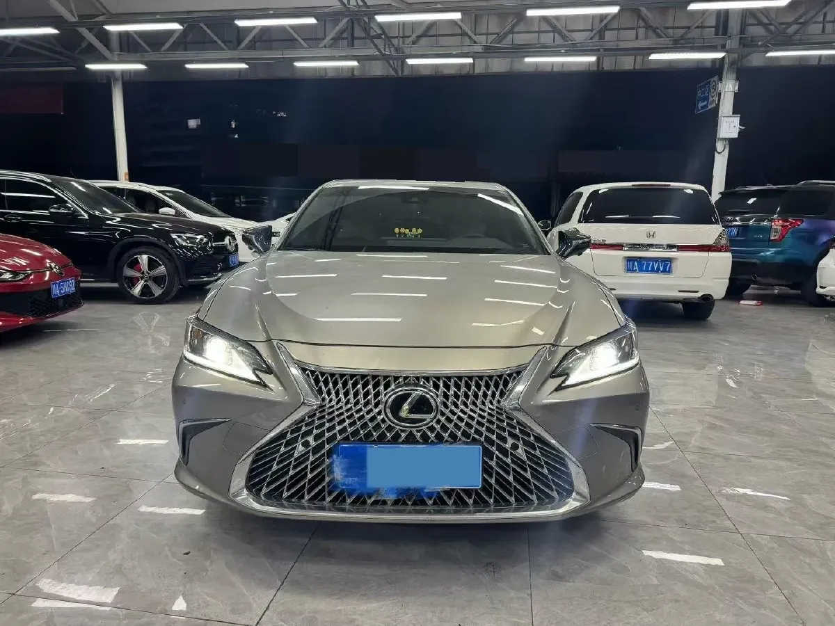 2023 Lexus ES 2.0L 173HP L4 CVT,autocango,china used car exporter,china ev exporter,chinese used car exporter,chinese used ev exporter