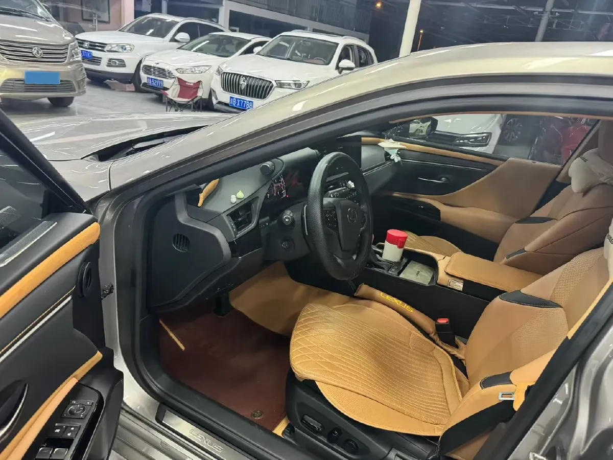 2023 Lexus ES 2.0L 173HP L4 CVT,autocango,china used car exporter,china ev exporter,chinese used car exporter,chinese used ev exporter