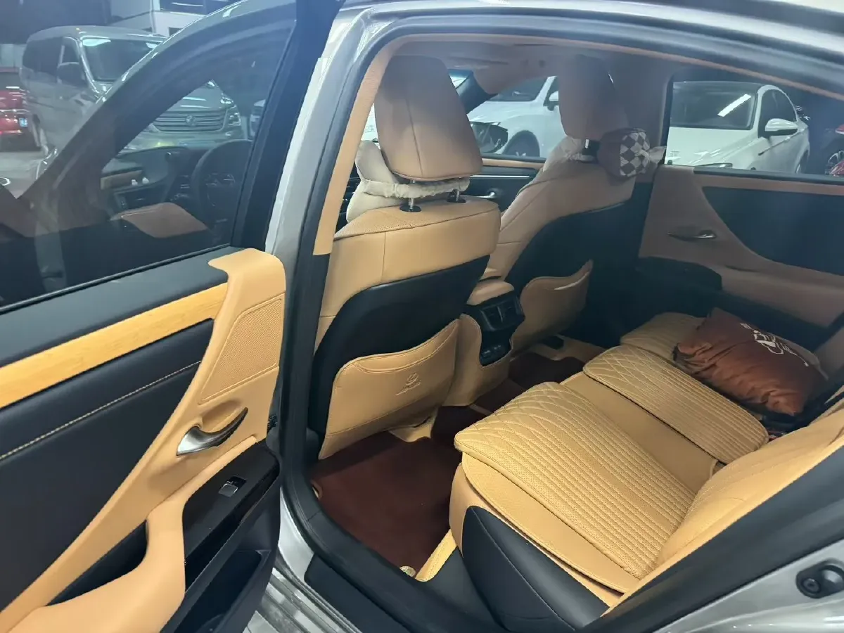 2023 Lexus ES 2.0L 173HP L4 CVT,autocango,china used car exporter,china ev exporter,chinese used car exporter,chinese used ev exporter