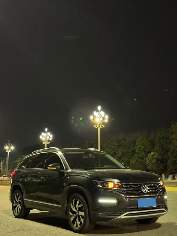 2019 Jeep Cherokee 2.0T 234HP L4 9AT,autocango,china used car exporter,china ev exporter,chinese used car exporter,chinese used ev exporter