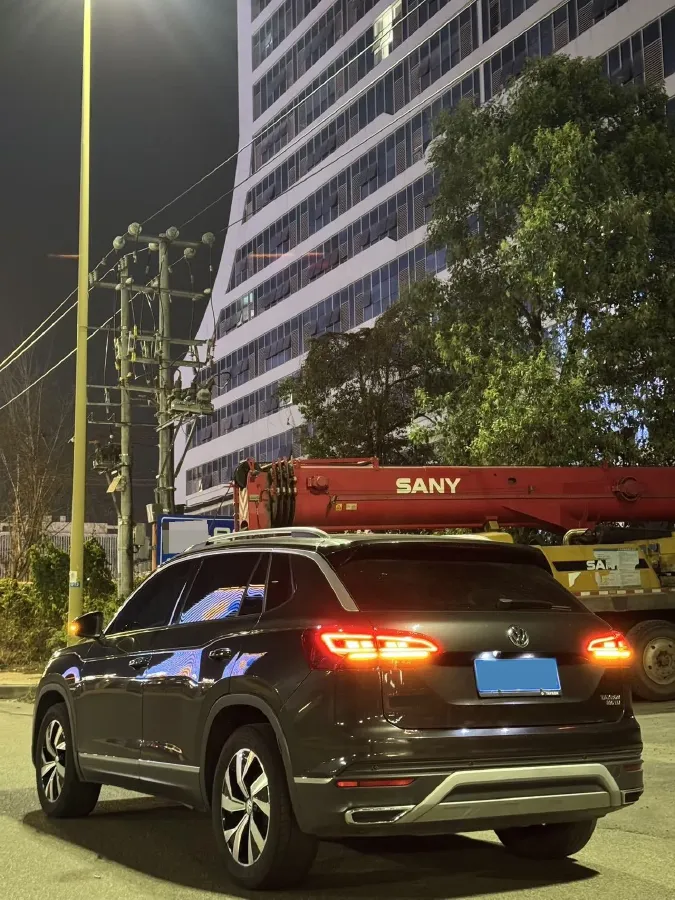 2019 Jeep Cherokee 2.0T 234HP L4 9AT,autocango,china used car exporter,china ev exporter,chinese used car exporter,chinese used ev exporter