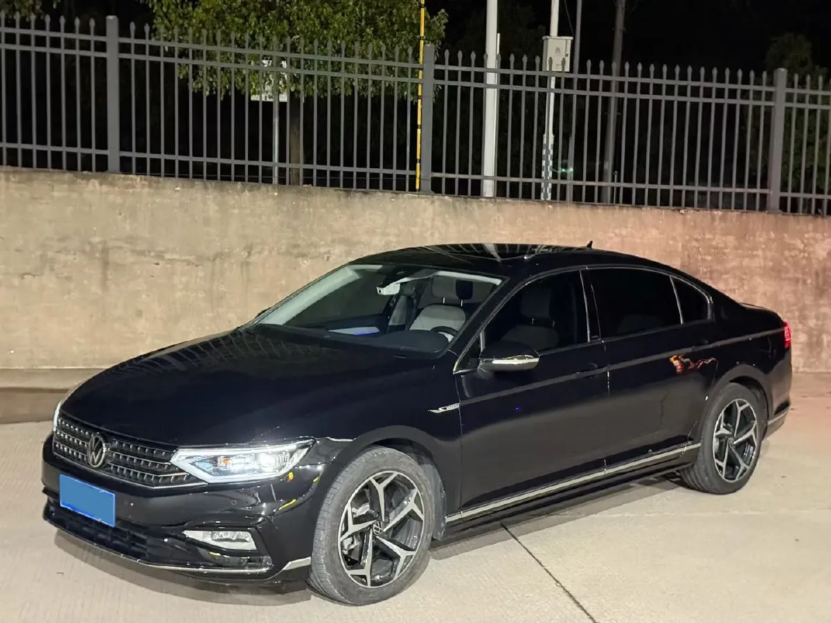 2025 Volkswagen Magotan 2.0T 186HP L4 7DCT,autocango,china used car exporter,china ev exporter,chinese used car exporter,chinese used ev exporter