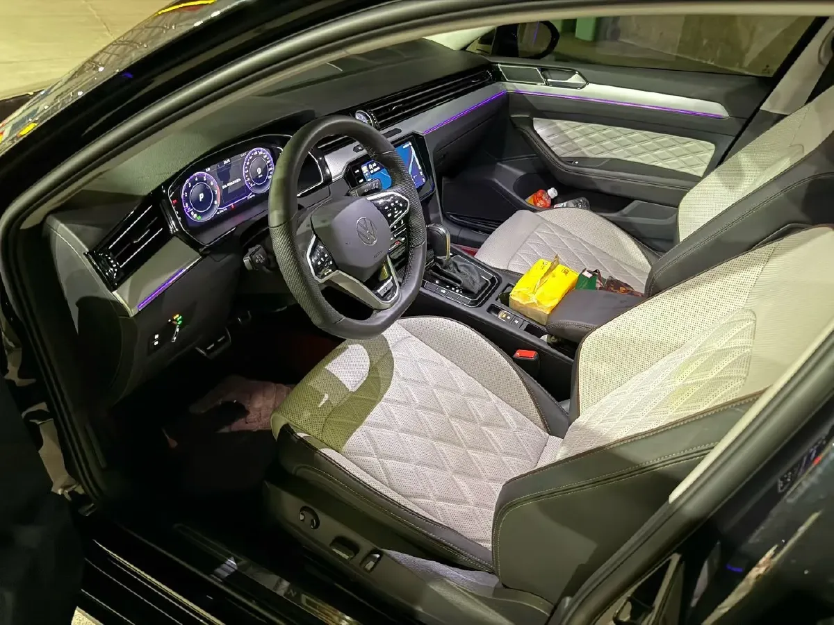 2025 Volkswagen Magotan 2.0T 186HP L4 7DCT,autocango,china used car exporter,china ev exporter,chinese used car exporter,chinese used ev exporter