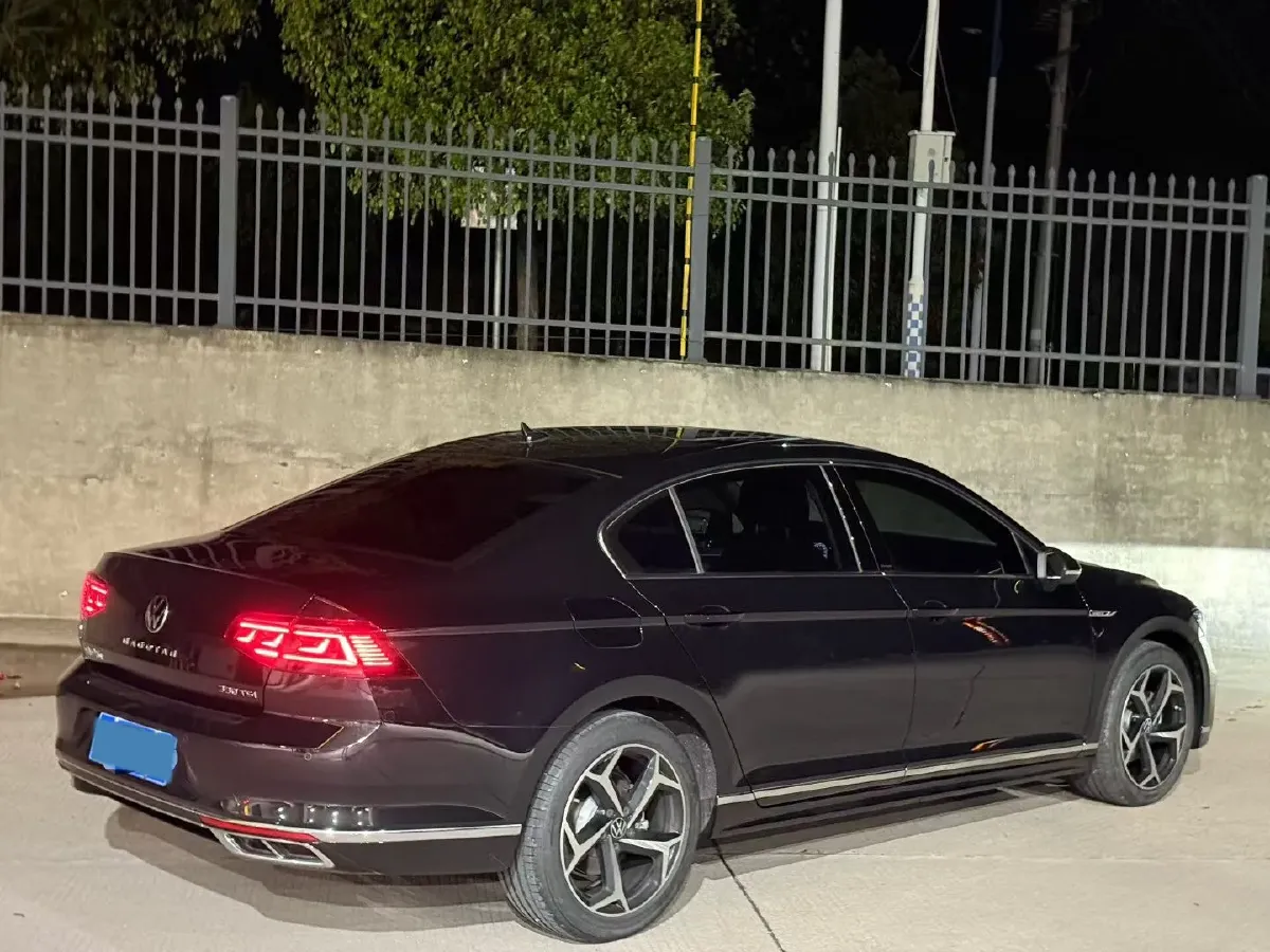 2025 Volkswagen Magotan 2.0T 186HP L4 7DCT,autocango,china used car exporter,china ev exporter,chinese used car exporter,chinese used ev exporter