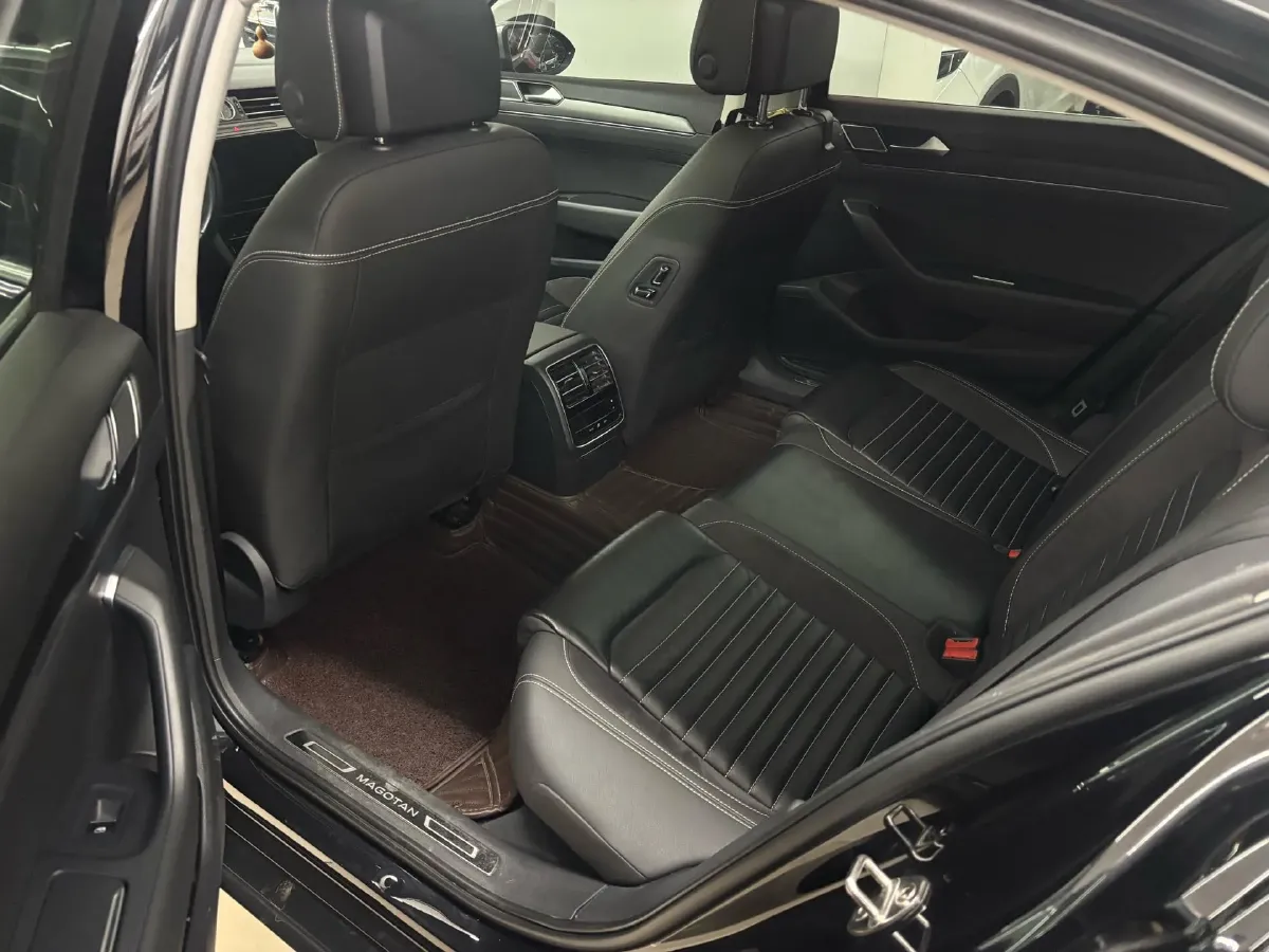 2020 Volkswagen Magotan 2.0T 186HP L4 7DCT,autocango,china used car exporter,china ev exporter,chinese used car exporter,chinese used ev exporter