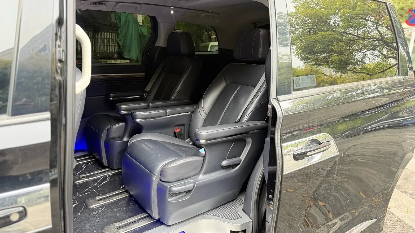 2021 GAC Trumpchi M8 2.0T 252HP L4 8AT,autocango,china used car exporter,china ev exporter,chinese used car exporter,chinese used ev exporter