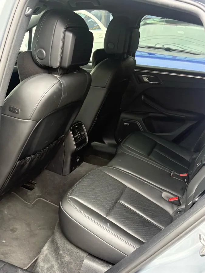 2022 Porsche Macan 2.0T 265HP L4 7DCT,autocango,china used car exporter,china ev exporter,chinese used car exporter,chinese used ev exporter