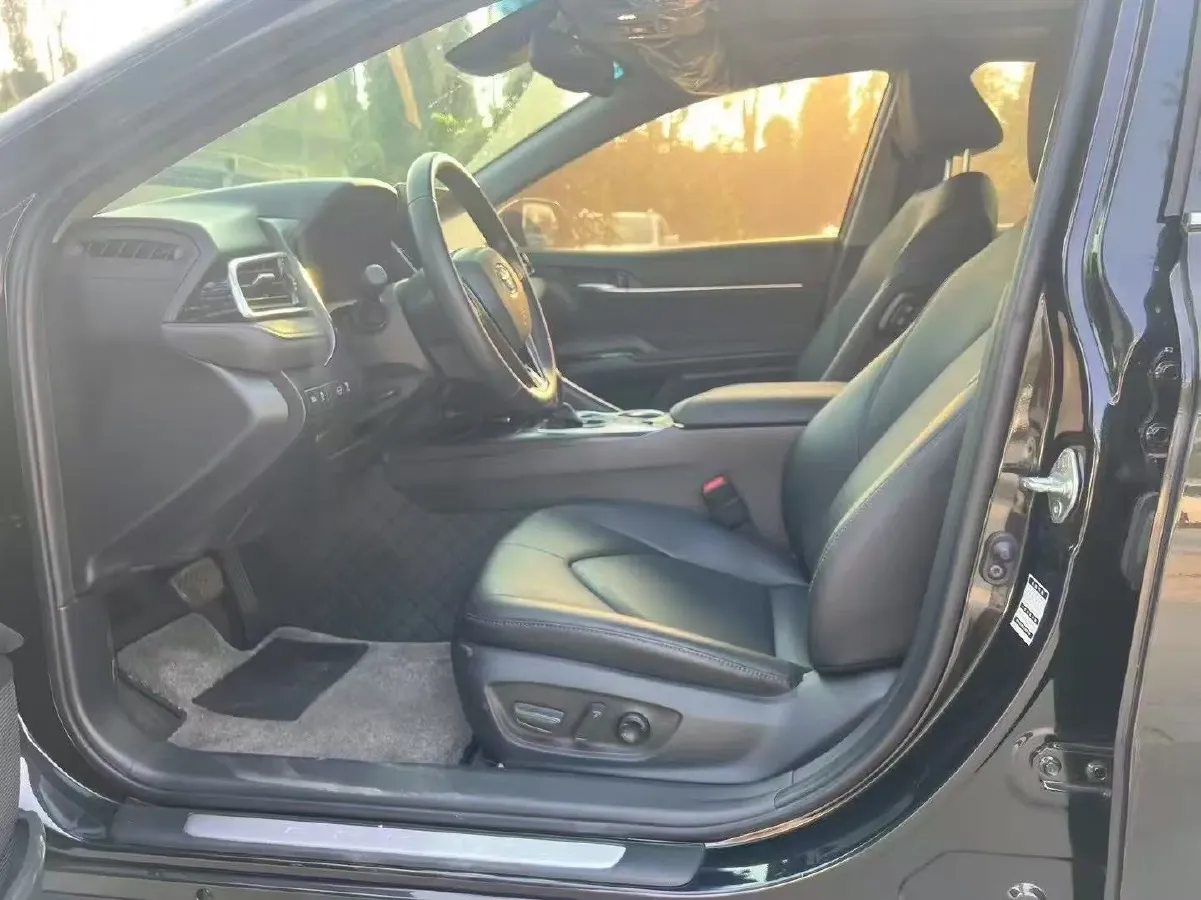 2021 Toyota Camry 2.5L 209HP L4 8AT,autocango,china used car exporter,china ev exporter,chinese used car exporter,chinese used ev exporter