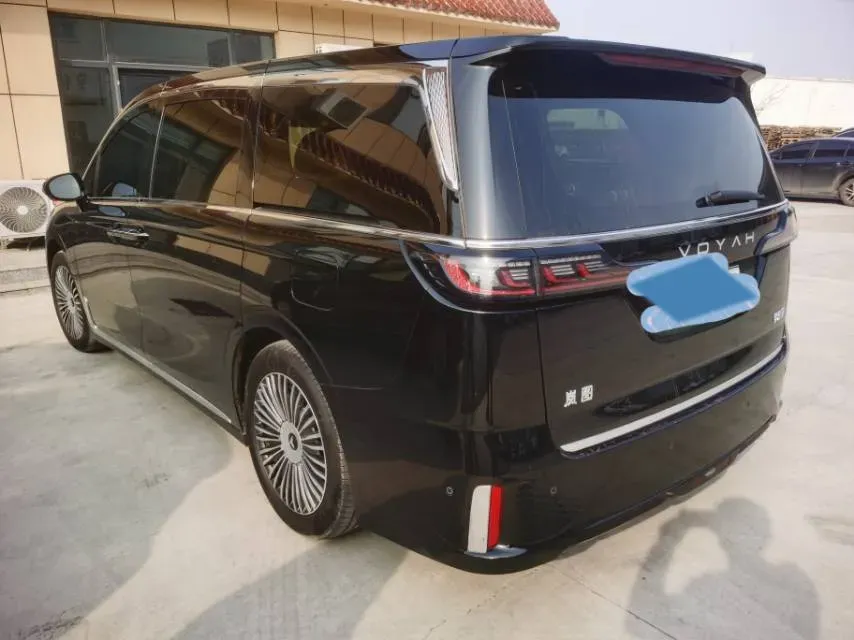 2025 Voyah Dream 1.5T 150HP L4 PHEV 41.7KWH,autocango,china used car exporter,china ev exporter,chinese used car exporter,chinese used ev exporter