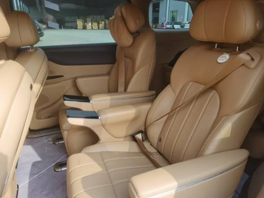 2025 Voyah Dream 1.5T 150HP L4 PHEV 41.7KWH,autocango,china used car exporter,china ev exporter,chinese used car exporter,chinese used ev exporter