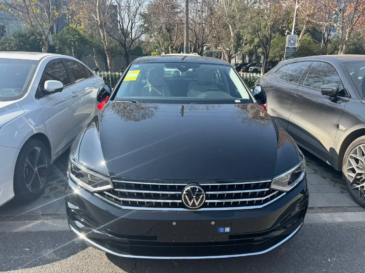 2026 Volkswagen Magotan 2.0T 220HP L4 7DCT,autocango,china used car exporter,china ev exporter,chinese used car exporter,chinese used ev exporter