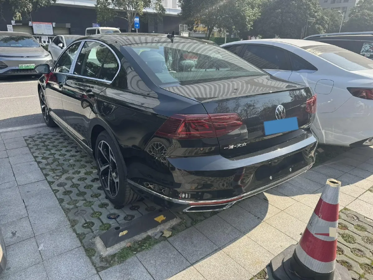 2026 Volkswagen Magotan 2.0T 220HP L4 7DCT,autocango,china used car exporter,china ev exporter,chinese used car exporter,chinese used ev exporter