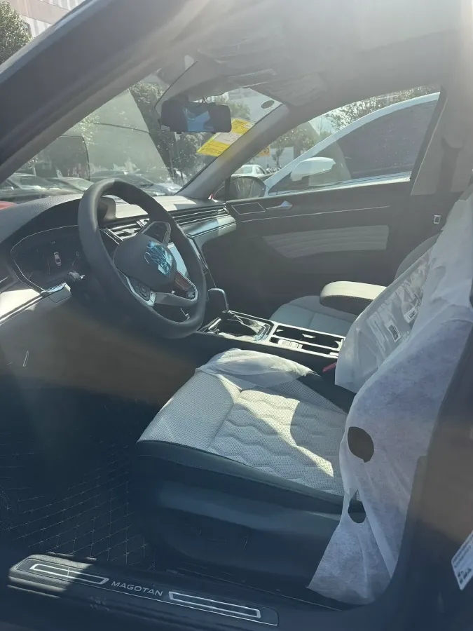 2026 Volkswagen Magotan 2.0T 220HP L4 7DCT,autocango,china used car exporter,china ev exporter,chinese used car exporter,chinese used ev exporter