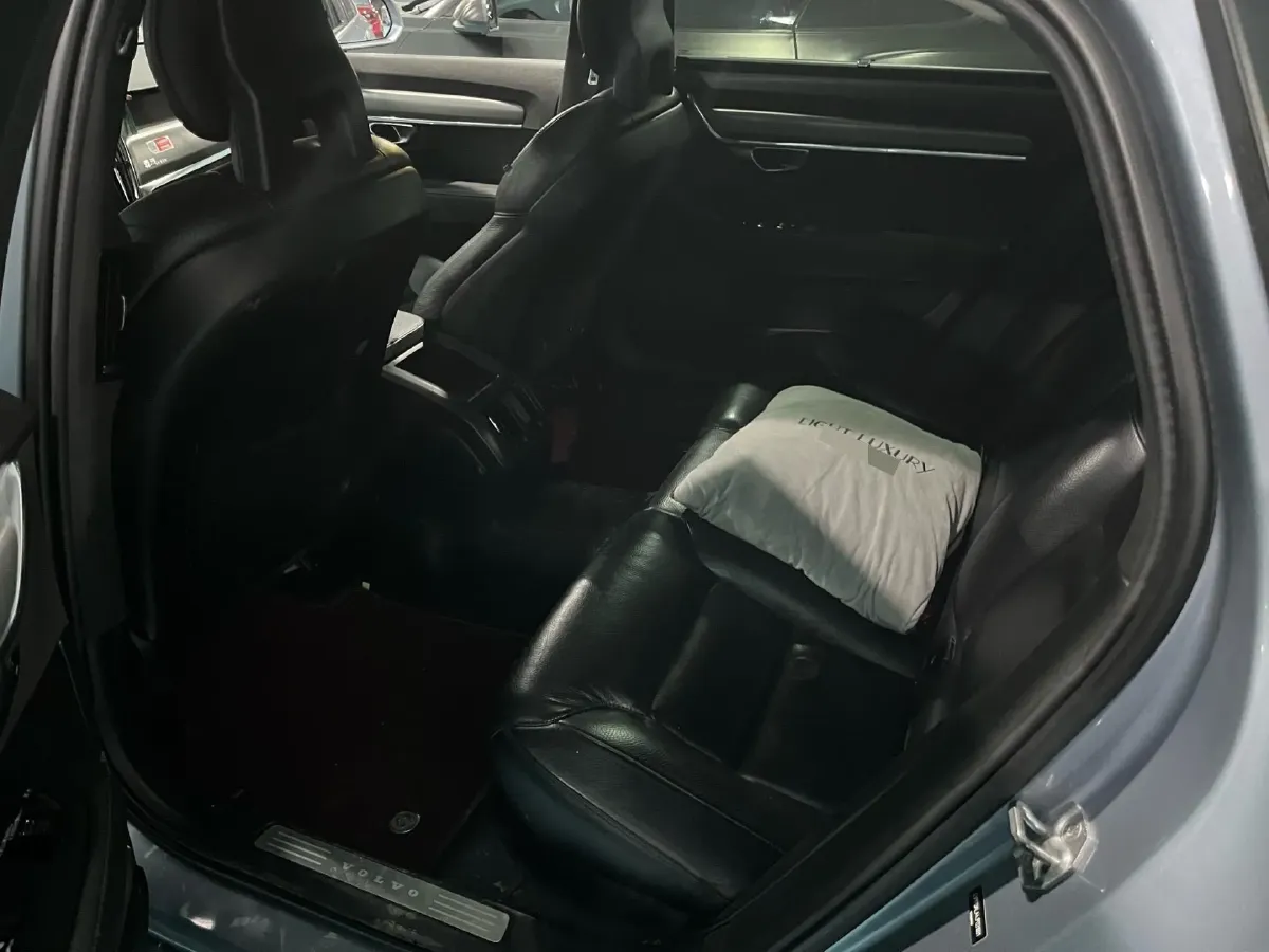 2017 Volvo S90 2.0T 190HP L4 8AT,autocango,china used car exporter,china ev exporter,chinese used car exporter,chinese used ev exporter