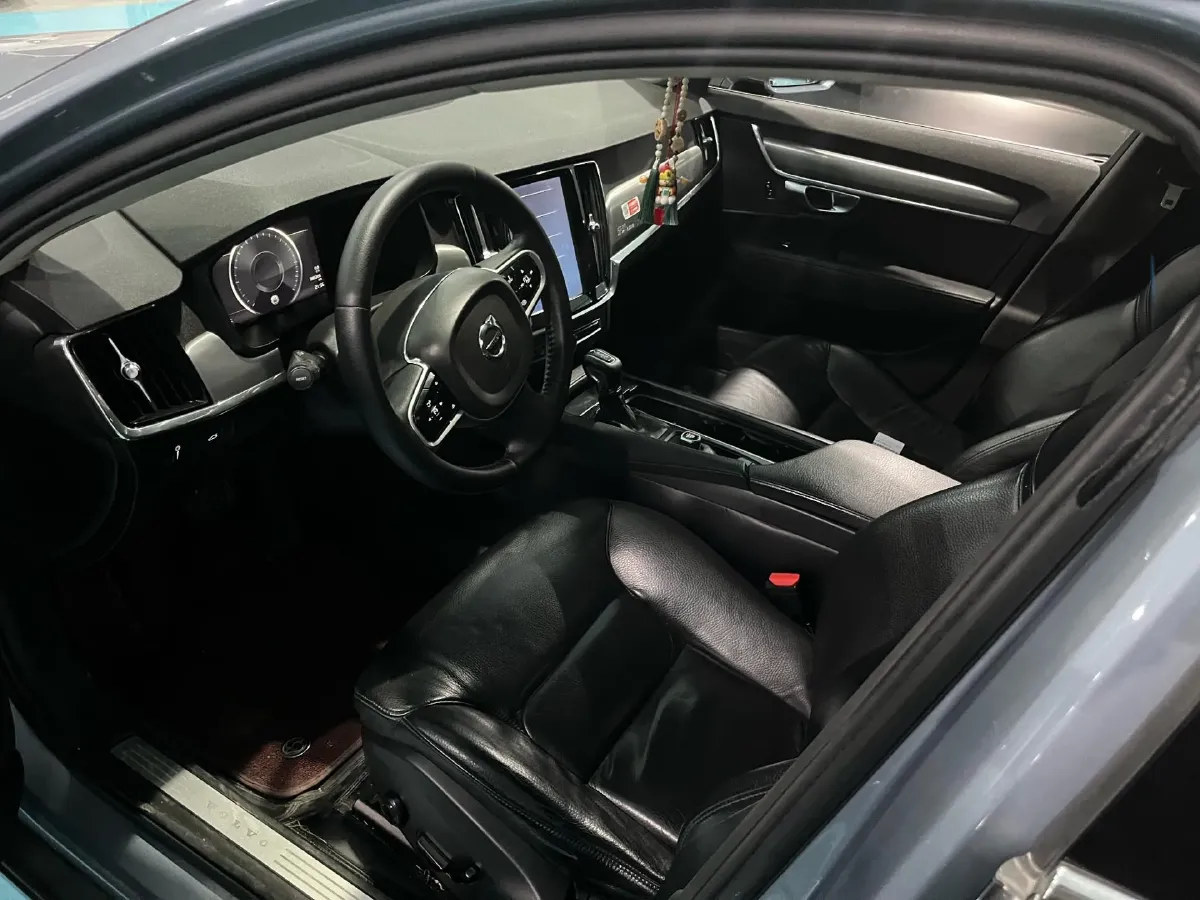 2017 Volvo S90 2.0T 190HP L4 8AT,autocango,china used car exporter,china ev exporter,chinese used car exporter,chinese used ev exporter