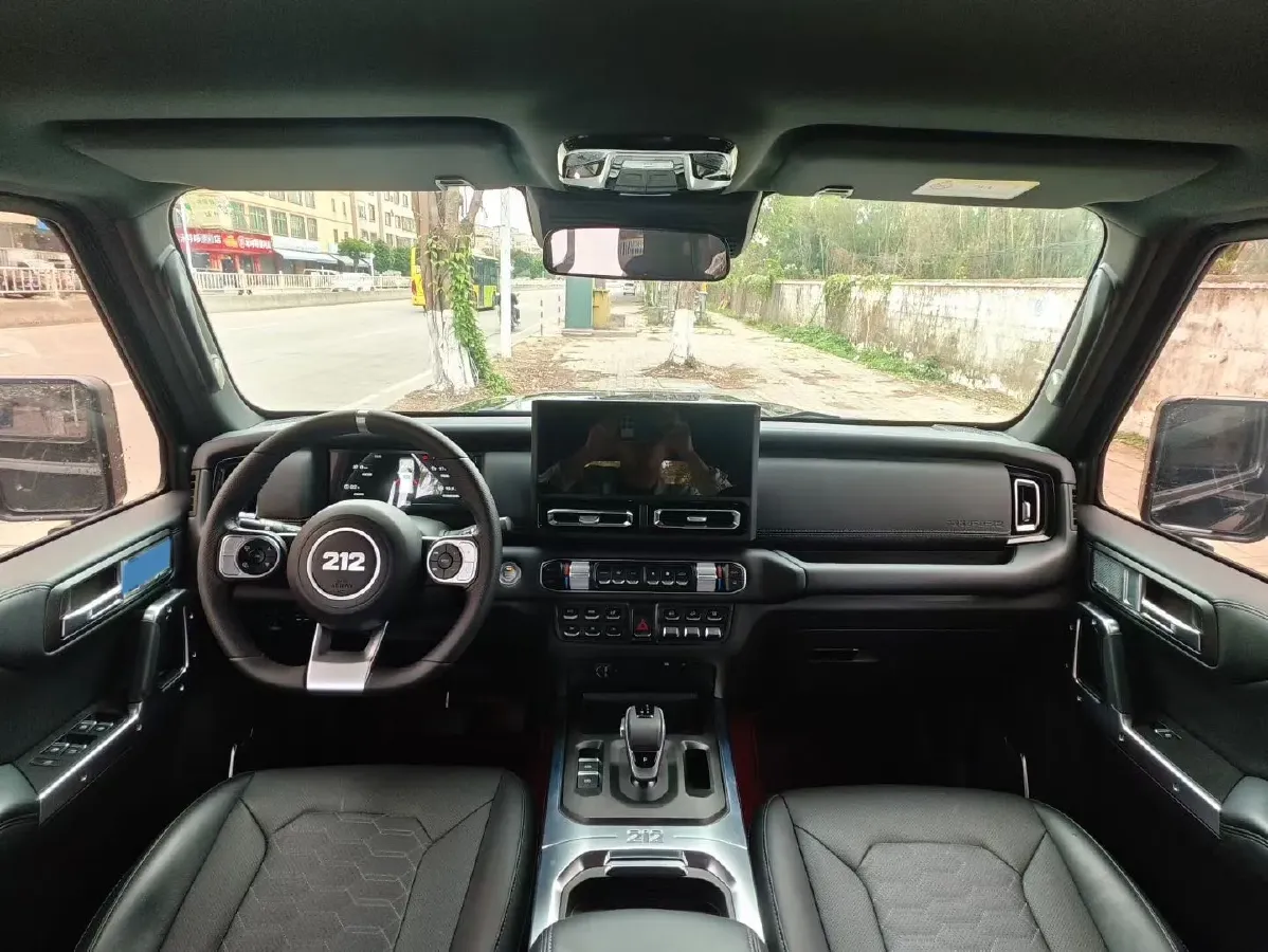 2025 212 212 T01 2.0T 252HP L4 8AT,autocango,china used car exporter,china ev exporter,chinese used car exporter,chinese used ev exporter