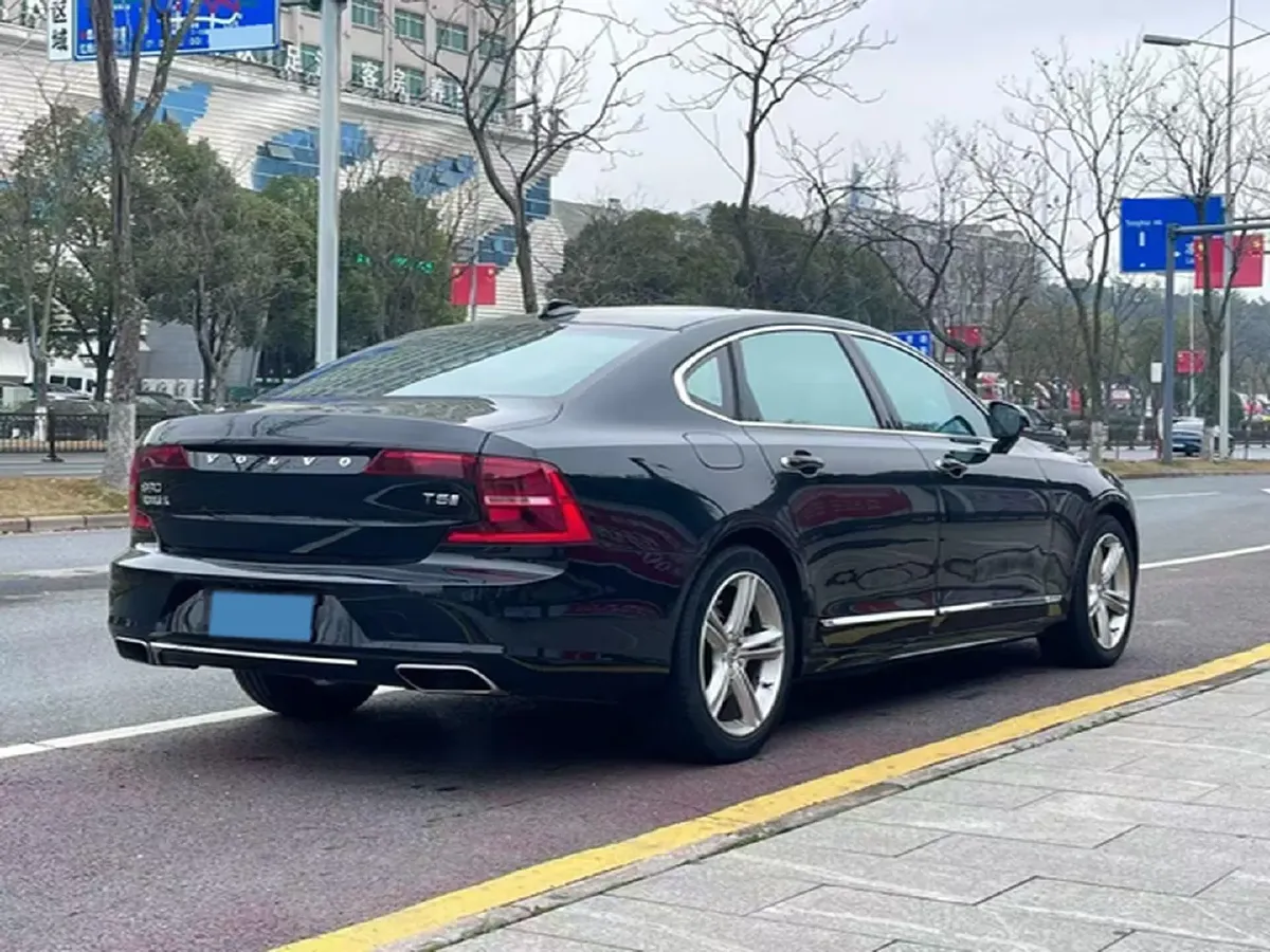 2019 Infiniti Q70 2.0T 211HP L4 7AT,autocango,china used car exporter,china ev exporter,chinese used car exporter,chinese used ev exporter