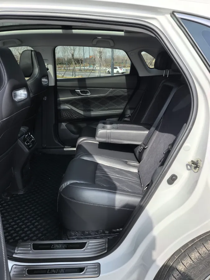 2024 ChangAn UNI-K 2.0T 233HP L4 8AT,autocango,china used car exporter,china ev exporter,chinese used car exporter,chinese used ev exporter