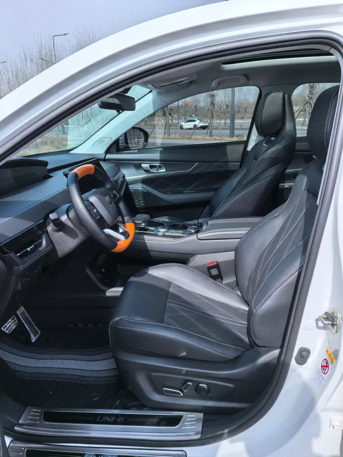 2024 ChangAn UNI-K 2.0T 233HP L4 8AT,autocango,china used car exporter,china ev exporter,chinese used car exporter,chinese used ev exporter