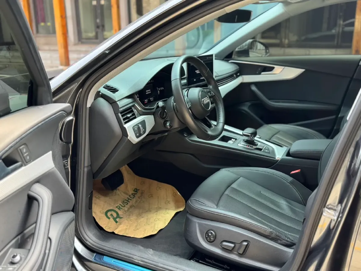 2022 Audi A4L 2.0T 190HP L4 7DCT,autocango,china used car exporter,china ev exporter,chinese used car exporter,chinese used ev exporter