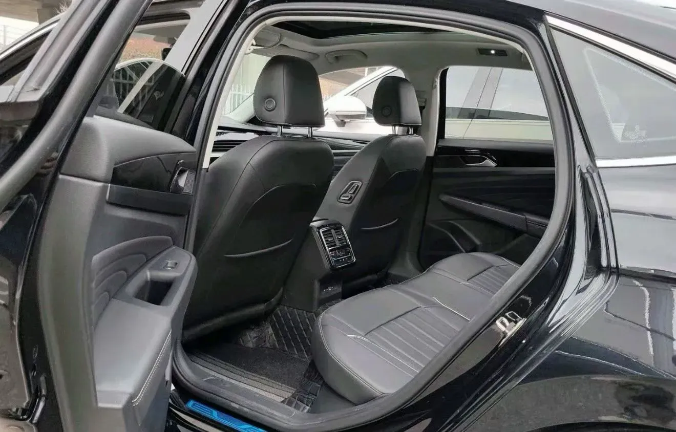 2023 Volkswagen Passat 2.0T 186HP L4 7DCT,autocango,china used car exporter,china ev exporter,chinese used car exporter,chinese used ev exporter