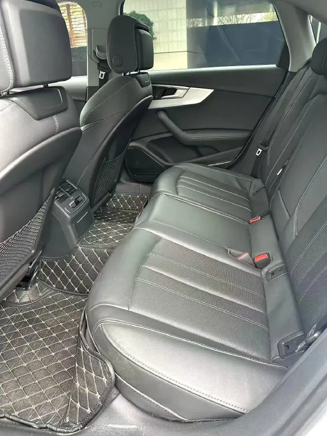 2022 Audi A4L 2.0T 190HP L4 7DCT,autocango,china used car exporter,china ev exporter,chinese used car exporter,chinese used ev exporter