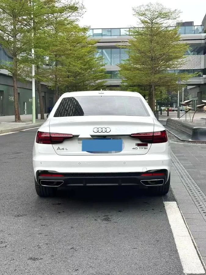 2022 Audi A4L 2.0T 190HP L4 7DCT,autocango,china used car exporter,china ev exporter,chinese used car exporter,chinese used ev exporter