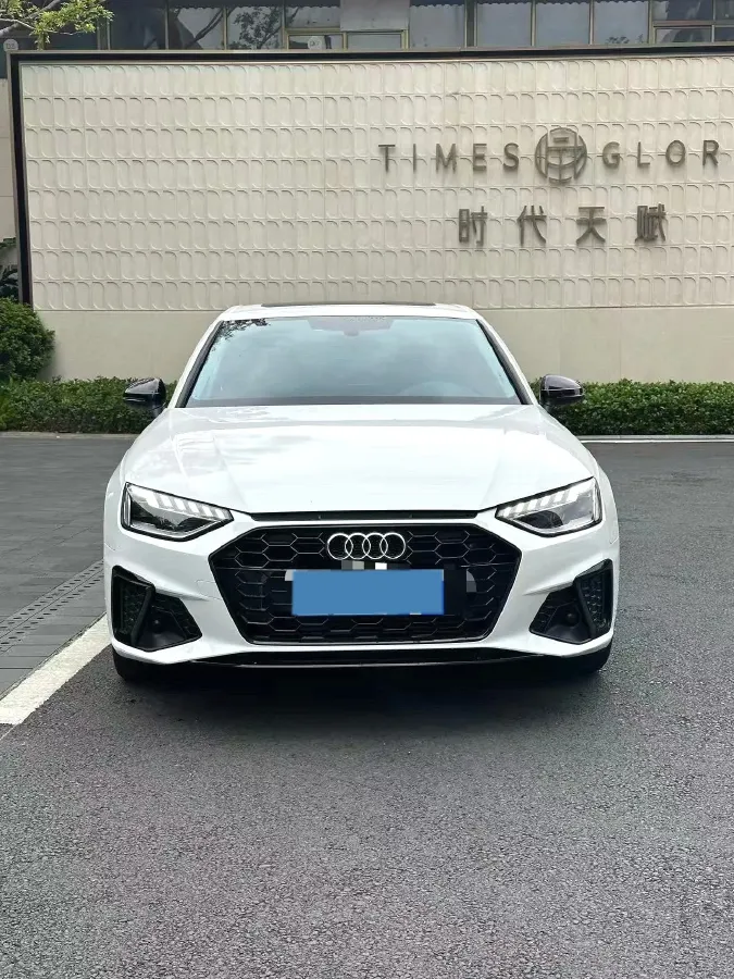 2022 Audi A4L 2.0T 190HP L4 7DCT,autocango,china used car exporter,china ev exporter,chinese used car exporter,chinese used ev exporter