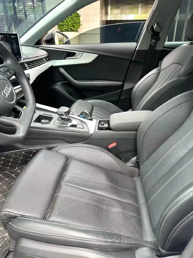 2022 Audi A4L 2.0T 190HP L4 7DCT,autocango,china used car exporter,china ev exporter,chinese used car exporter,chinese used ev exporter