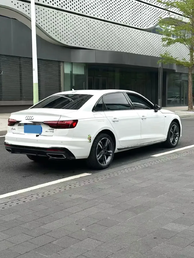 2022 Audi A4L 2.0T 190HP L4 7DCT,autocango,china used car exporter,china ev exporter,chinese used car exporter,chinese used ev exporter