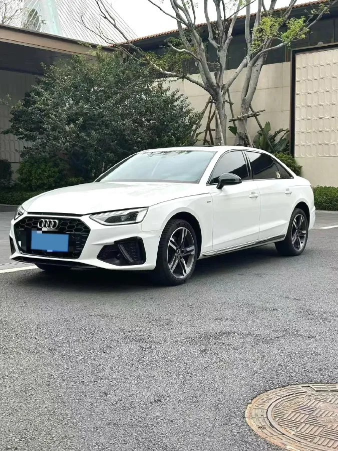 2022 Audi A4L 2.0T 190HP L4 7DCT,autocango,china used car exporter,china ev exporter,chinese used car exporter,chinese used ev exporter