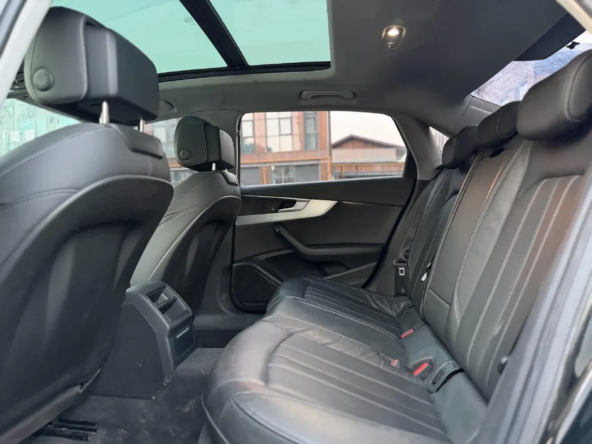 2020 Audi A4L 2.0T 190HP L4 7DCT,autocango,china used car exporter,china ev exporter,chinese used car exporter,chinese used ev exporter