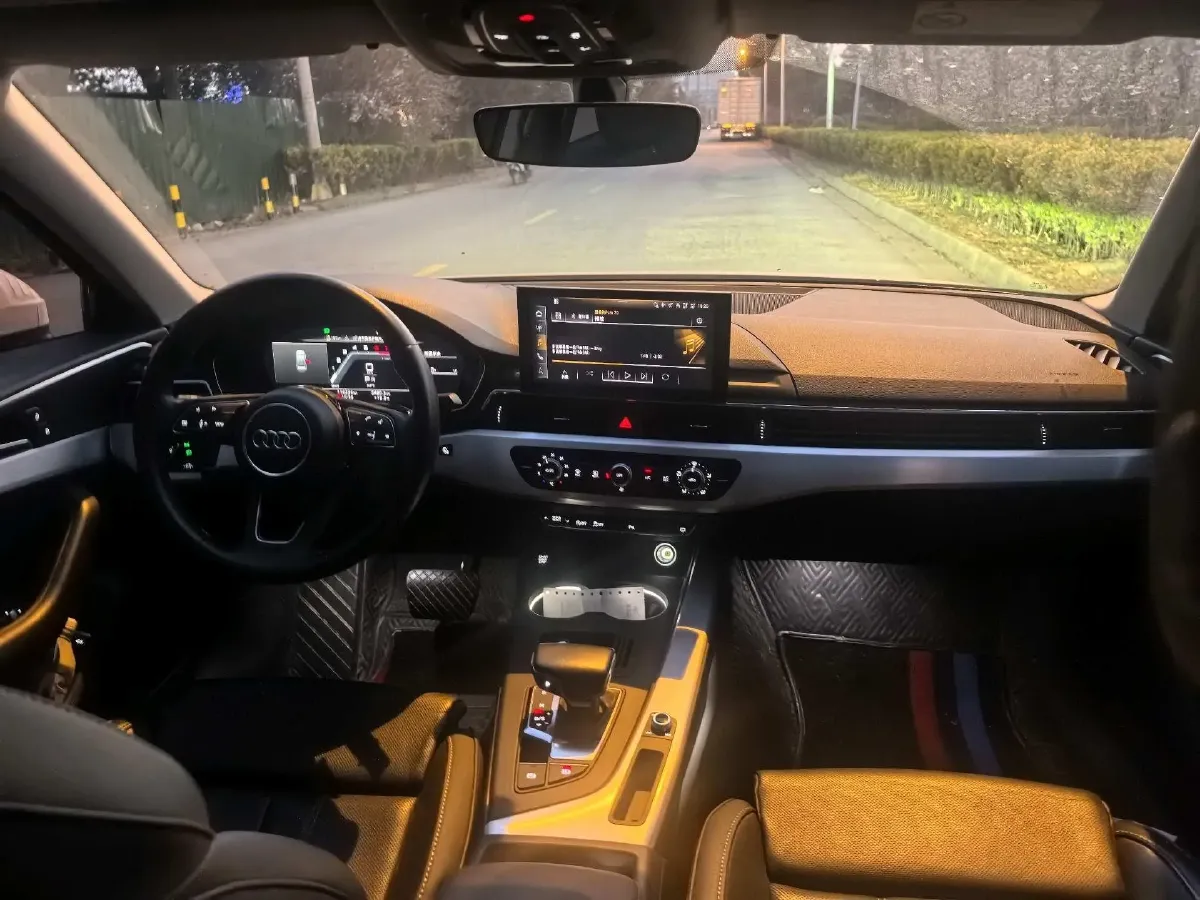 2022 Audi A4L 2.0T 190HP L4 7DCT,autocango,china used car exporter,china ev exporter,chinese used car exporter,chinese used ev exporter