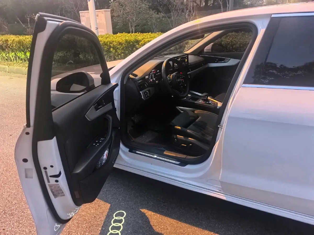 2022 Audi A4L 2.0T 190HP L4 7DCT,autocango,china used car exporter,china ev exporter,chinese used car exporter,chinese used ev exporter