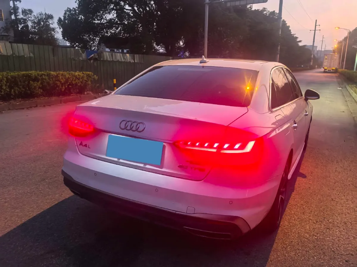 2022 Audi A4L 2.0T 190HP L4 7DCT,autocango,china used car exporter,china ev exporter,chinese used car exporter,chinese used ev exporter