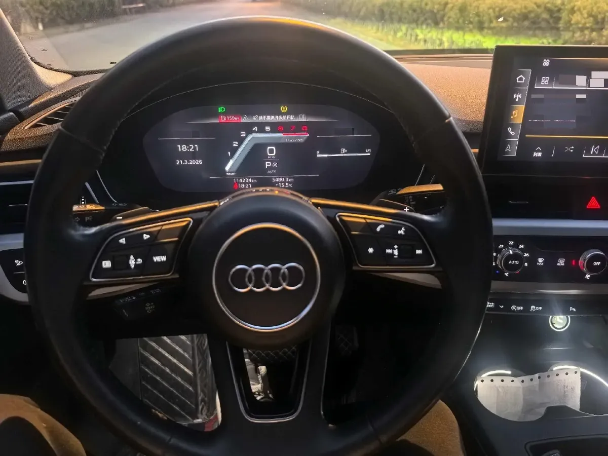 2022 Audi A4L 2.0T 190HP L4 7DCT,autocango,china used car exporter,china ev exporter,chinese used car exporter,chinese used ev exporter