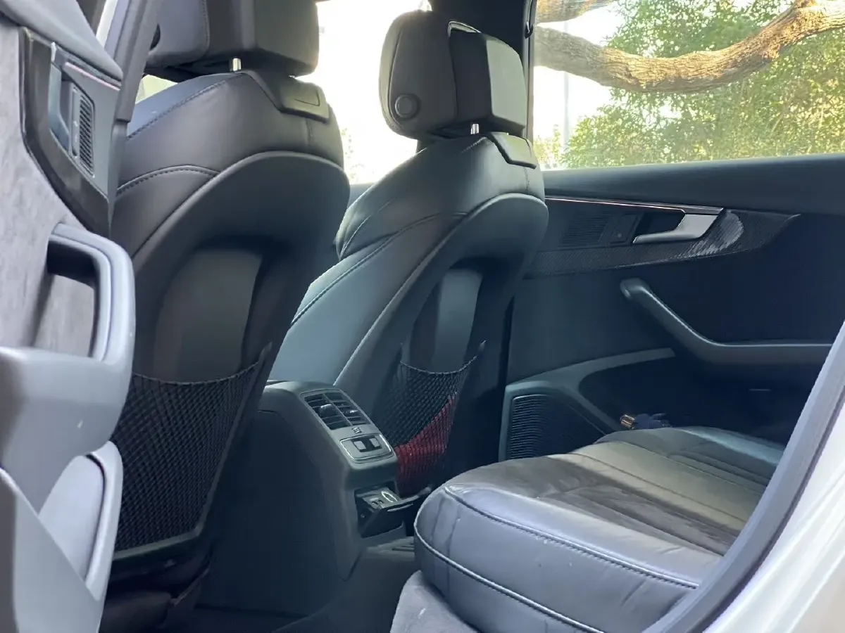 2020 Audi A4L 2.0T 252HP L4 7DCT,autocango,china used car exporter,china ev exporter,chinese used car exporter,chinese used ev exporter