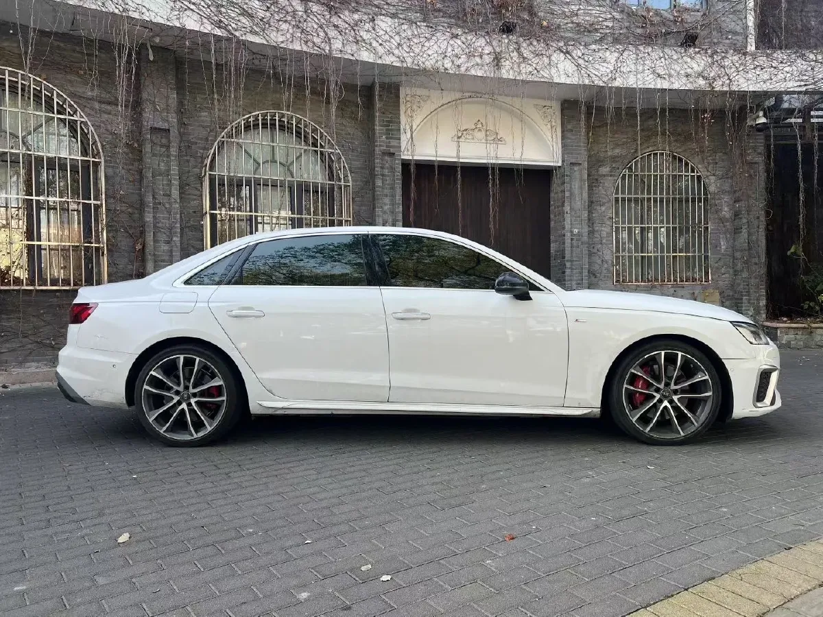 2020 Audi A4L 2.0T 252HP L4 7DCT,autocango,china used car exporter,china ev exporter,chinese used car exporter,chinese used ev exporter