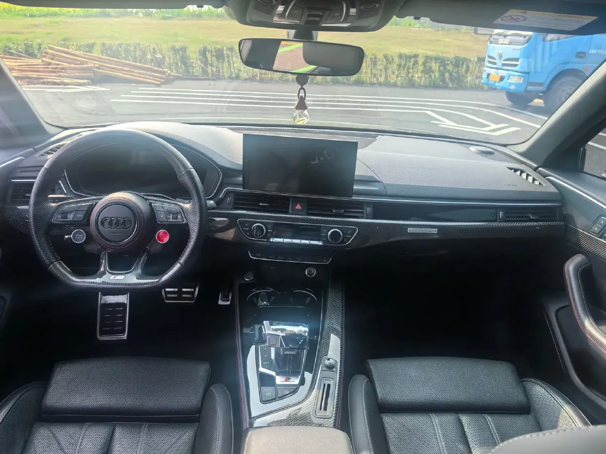 2022 Audi A4L 2.0T 190HP L4 7DCT,autocango,china used car exporter,china ev exporter,chinese used car exporter,chinese used ev exporter