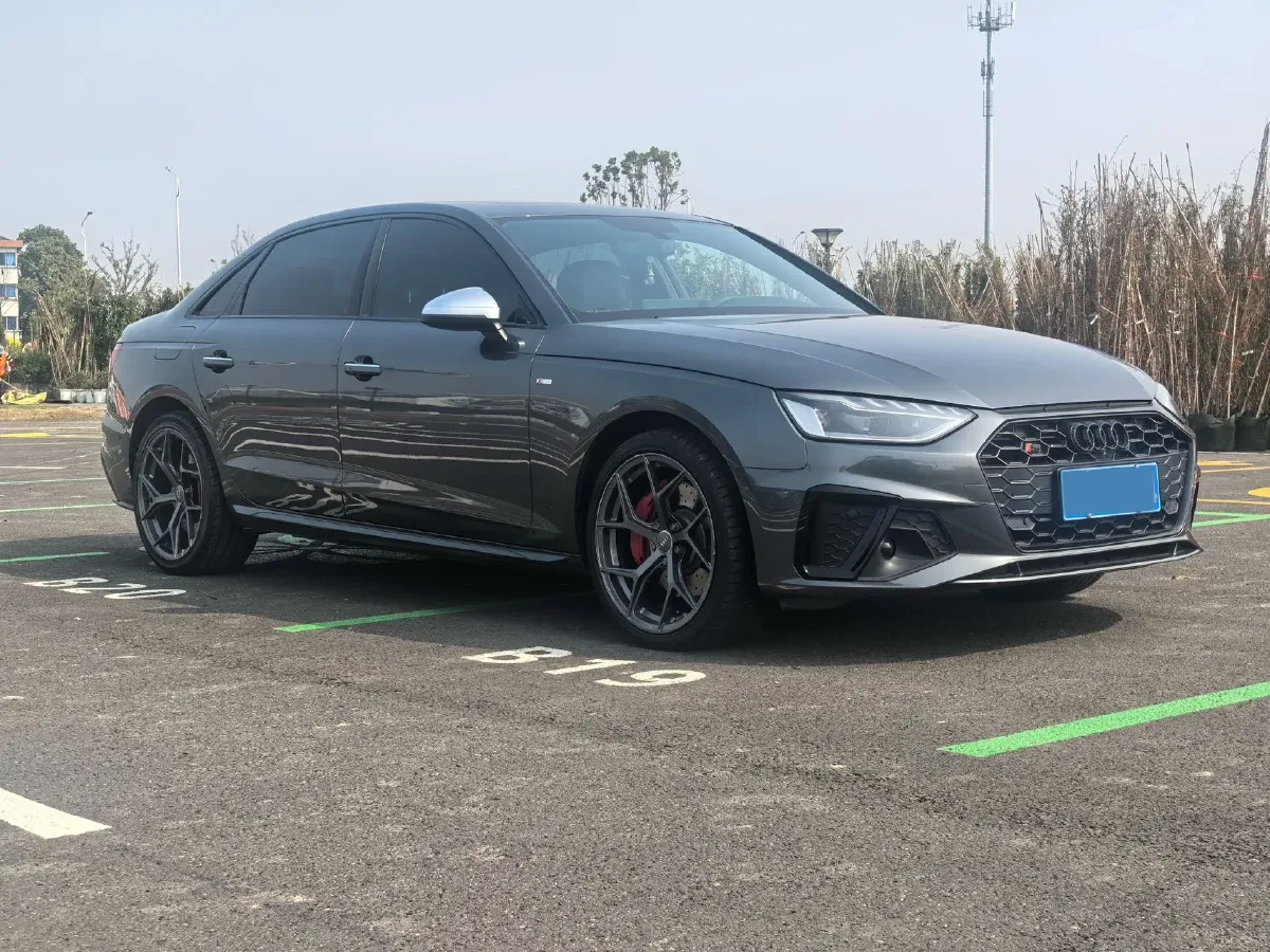 2022 Audi A4L 2.0T 190HP L4 7DCT,autocango,china used car exporter,china ev exporter,chinese used car exporter,chinese used ev exporter