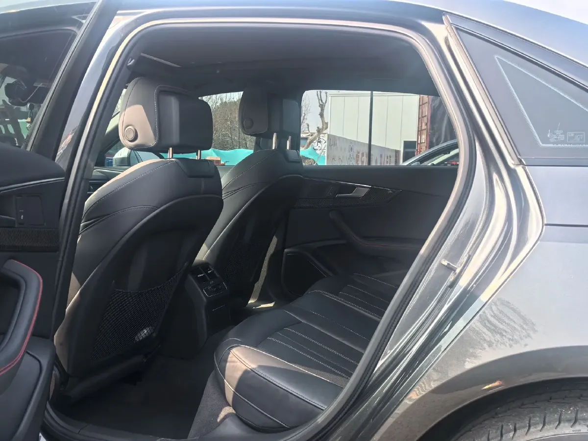 2022 Audi A4L 2.0T 190HP L4 7DCT,autocango,china used car exporter,china ev exporter,chinese used car exporter,chinese used ev exporter