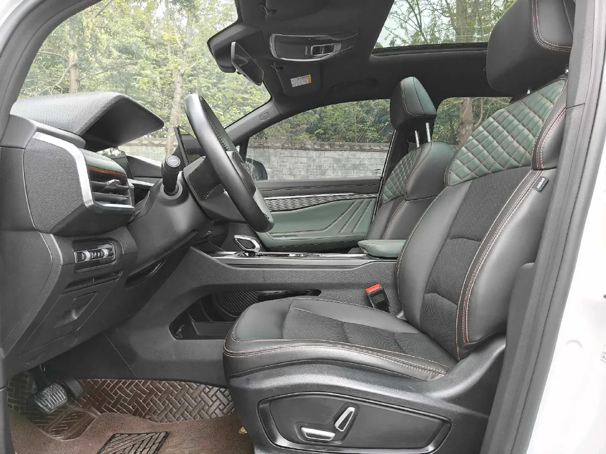 2023 Geely Okavango L 2.0T 218HP L4 7DCT,autocango,china used car exporter,china ev exporter,chinese used car exporter,chinese used ev exporter