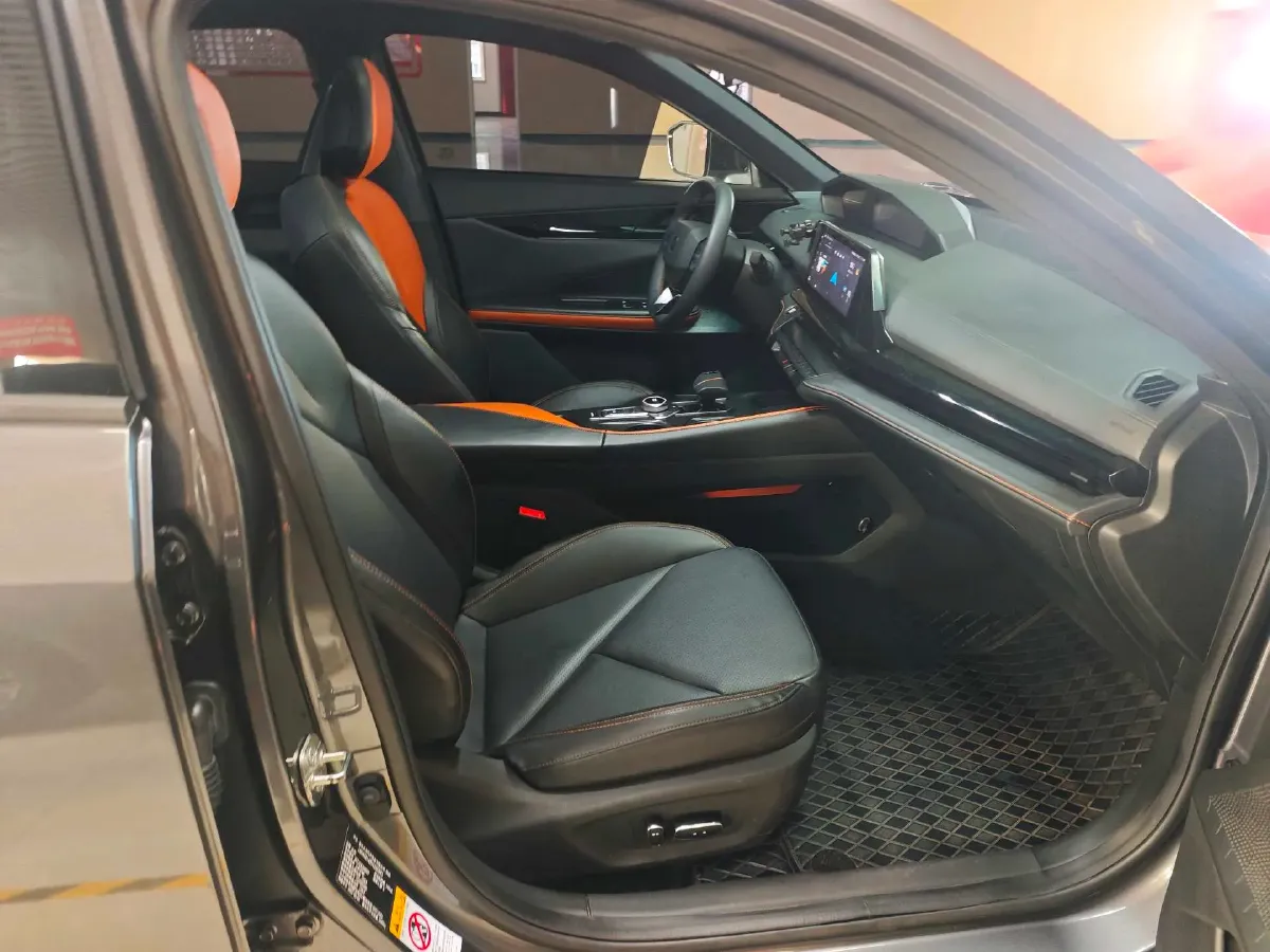 2023 ChangAn UNI-V iDD 1.5T 170HP L4 6TCT PHEV 18.4KWH,autocango,china used car exporter,china ev exporter,chinese used car exporter,chinese used ev exporter