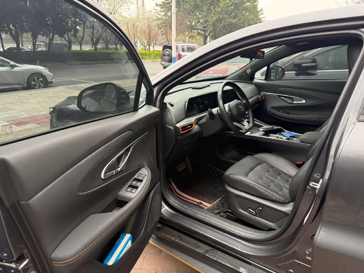 2022 ChangAn UNI-T 1.5T 188HP L4 7DCT,autocango,china used car exporter,china ev exporter,chinese used car exporter,chinese used ev exporter